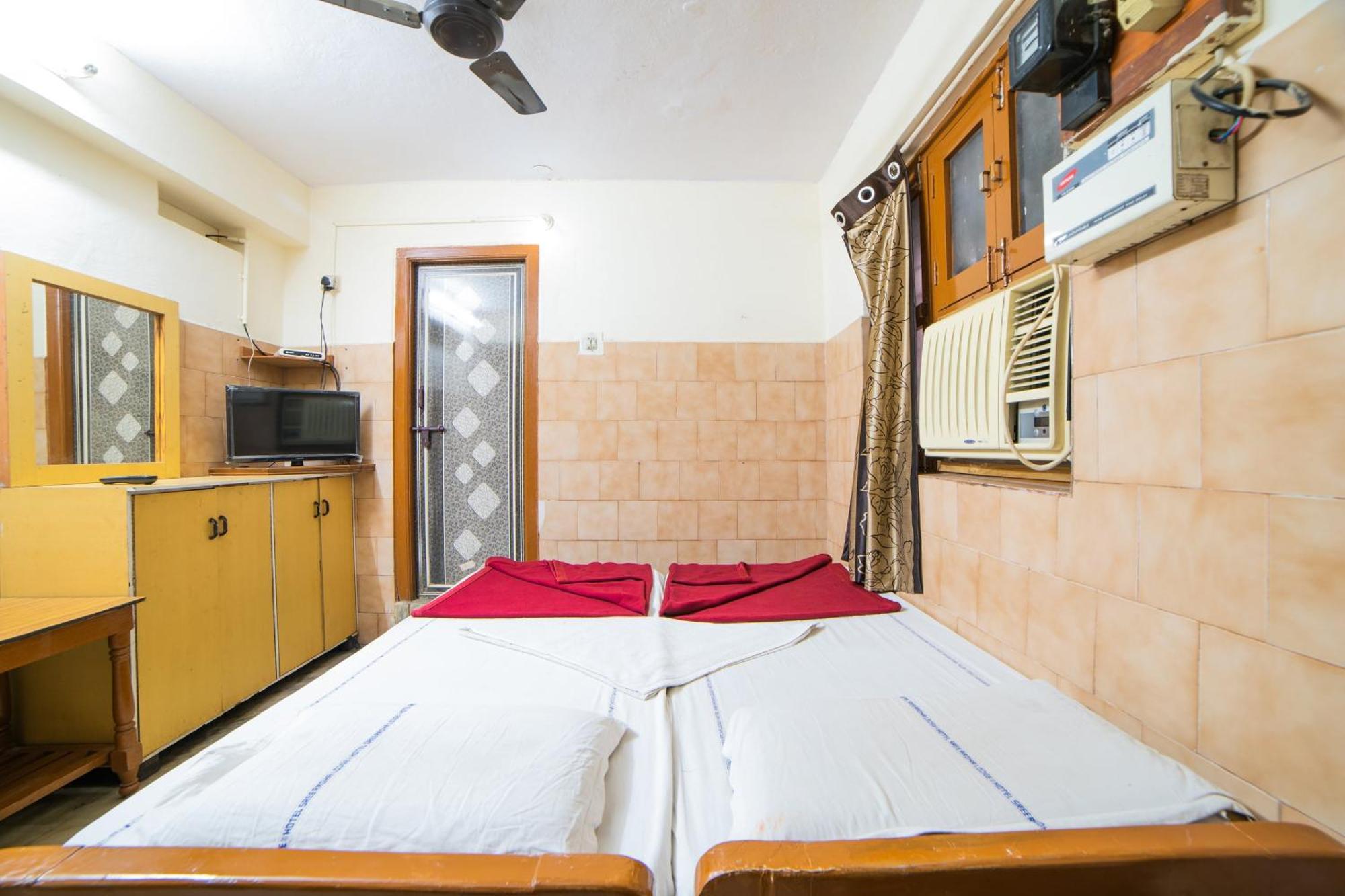 Hotel O Sree Radha Lodge Near Snow World 세쿤데라바드 외부 사진