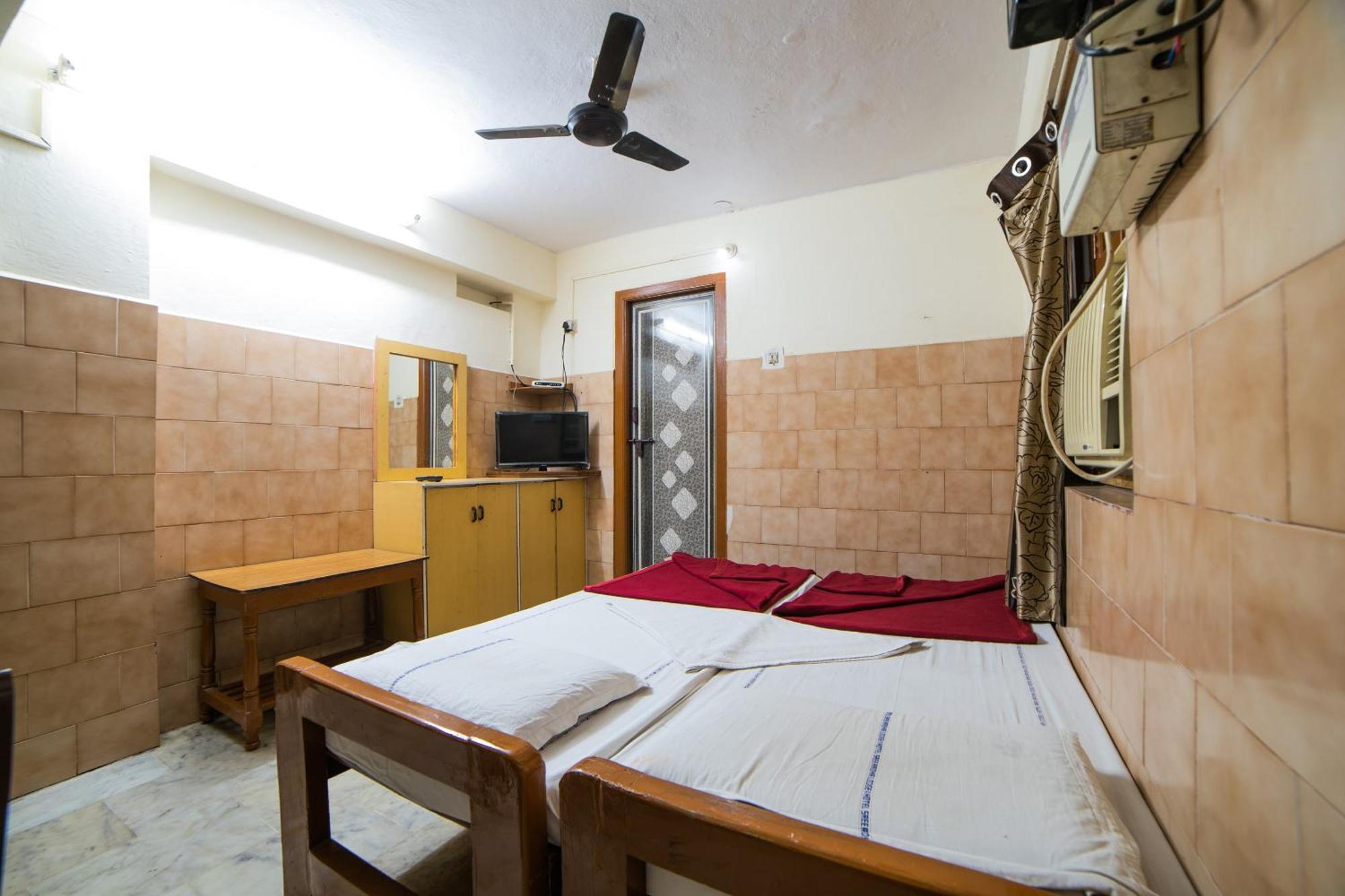 Hotel O Sree Radha Lodge Near Snow World 세쿤데라바드 외부 사진