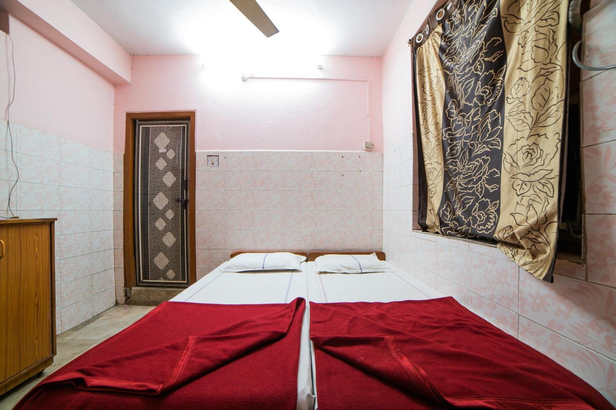 Hotel O Sree Radha Lodge Near Snow World 세쿤데라바드 외부 사진