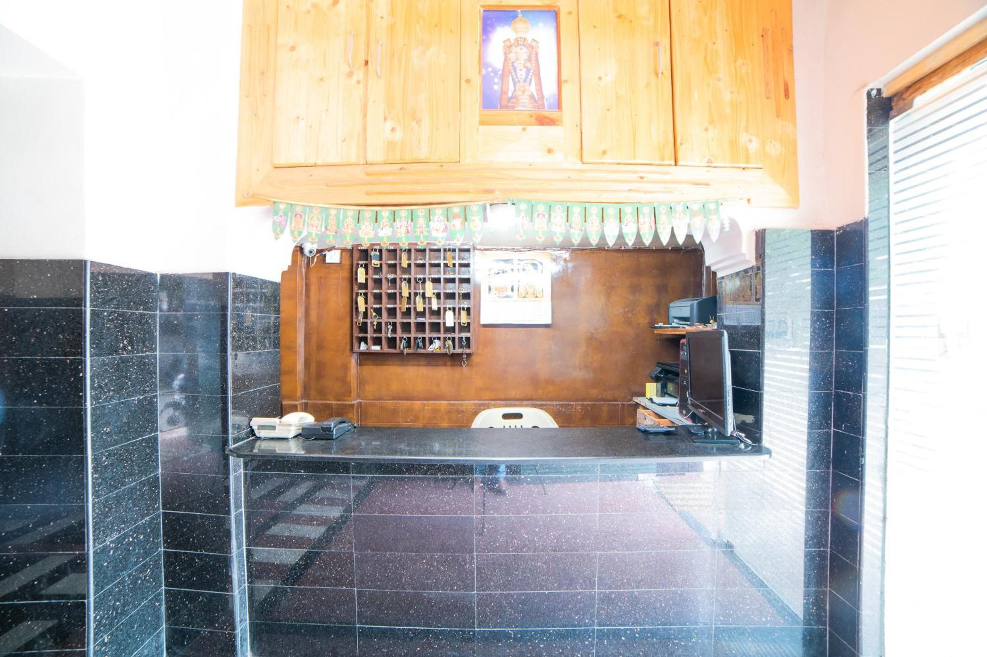 Hotel O Sree Radha Lodge Near Snow World 세쿤데라바드 외부 사진