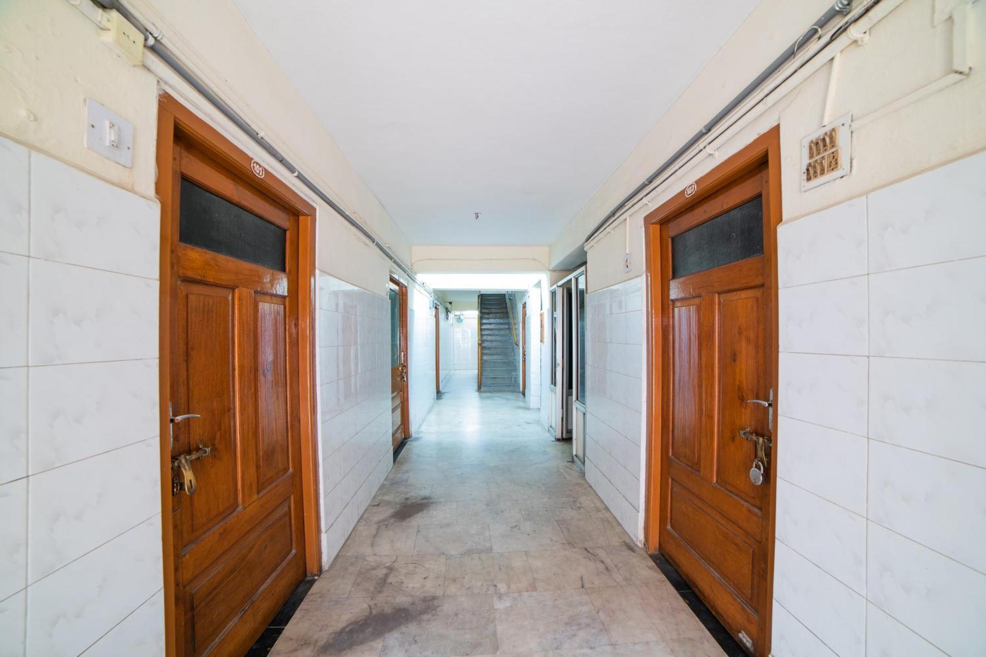Hotel O Sree Radha Lodge Near Snow World 세쿤데라바드 외부 사진