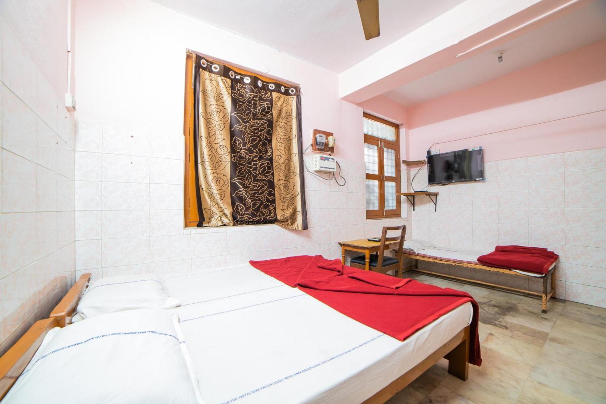 Hotel O Sree Radha Lodge Near Snow World 세쿤데라바드 외부 사진