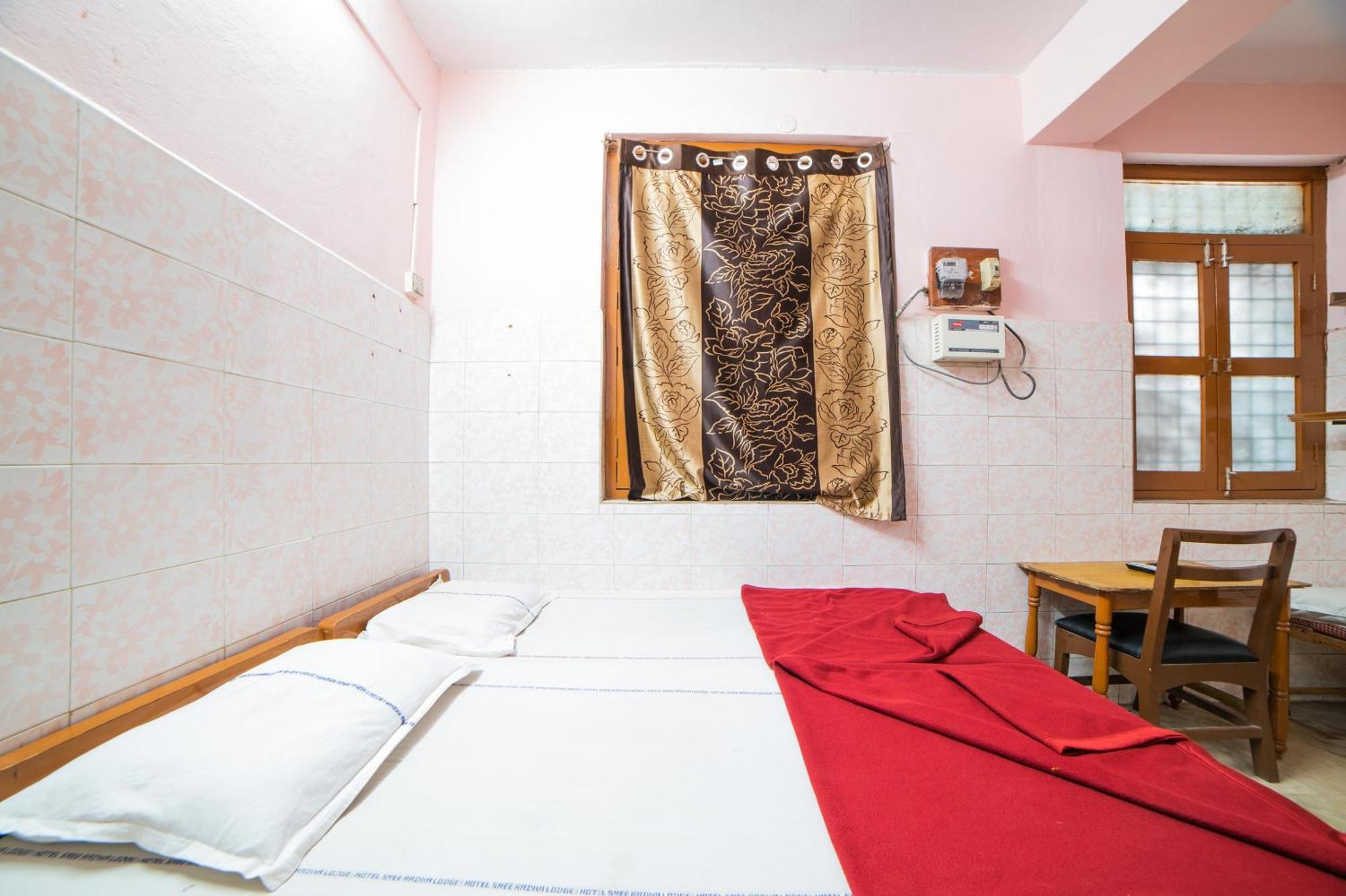 Hotel O Sree Radha Lodge Near Snow World 세쿤데라바드 외부 사진
